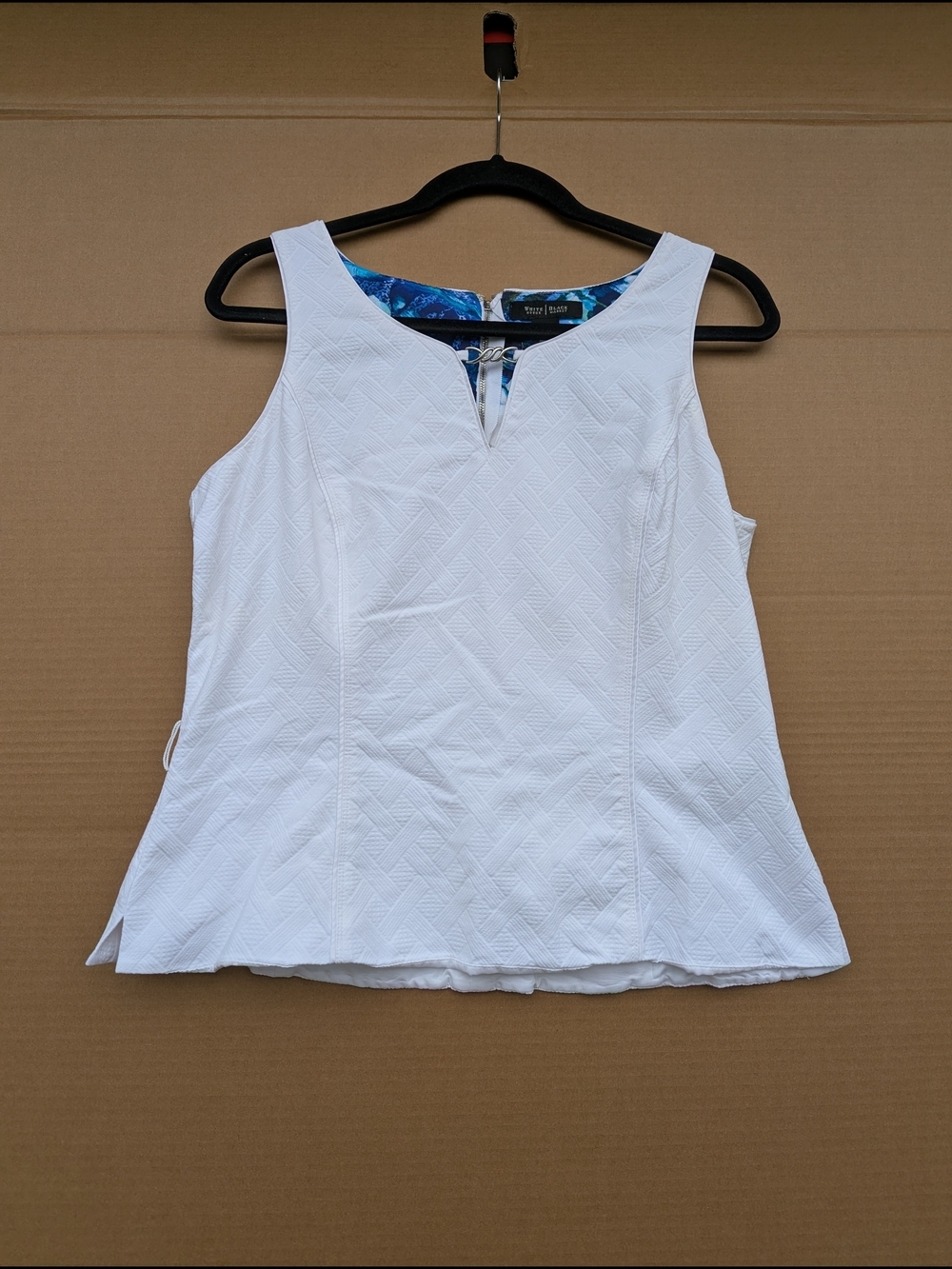 White House Black Market Textured Sleeveless V-Neck Top 12 White Classic Chic